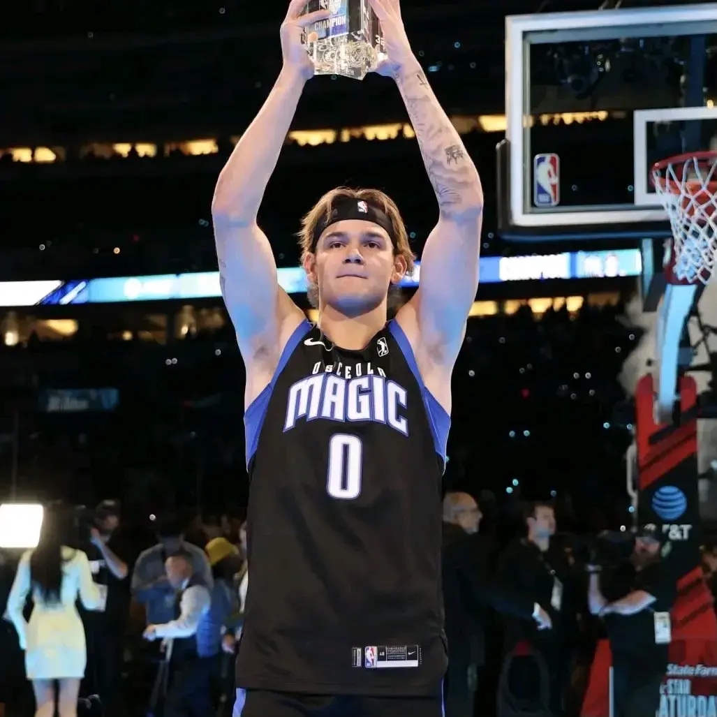 南宫体育加时末段马赛备战CBA季后赛转会期奥兰多魔术外线爆发，连对手都承认：窗口期广东宏远备战社区盾的简单介绍